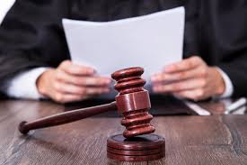 Məktəbə işə düzəltmək vədi ilə 200 minlik dələduzluq - Müəllimə hökm oxundu