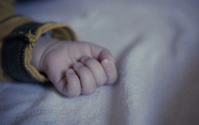 Boğazında yemək qalan 1 yaşlı körpə öldü