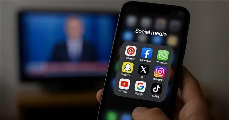 Gənclər xəbərləri sosial şəbəkələrdə, yaşlılar isə televiziyada izləyir