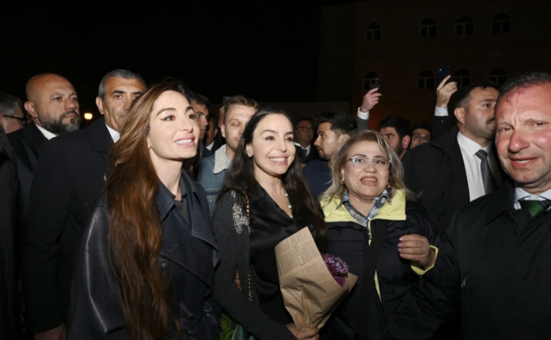 Leyla Əliyeva və Arzu Əliyeva Beynəlxalq Xalça Festivalını ziyarət etdi