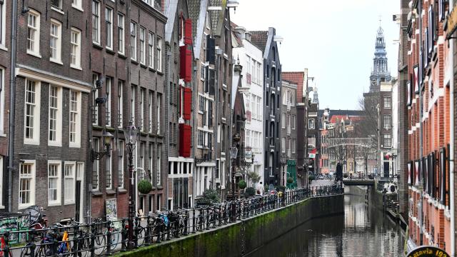 Amsterdam ət və qalıq yanacaq reklamlarını qadağan edir