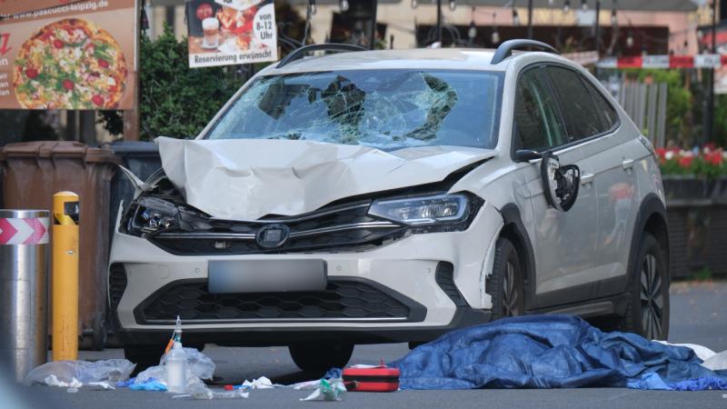 Almaniyada avtomobil piyadaların üzərinə sürdü: 2 ölü, 8 yaralı