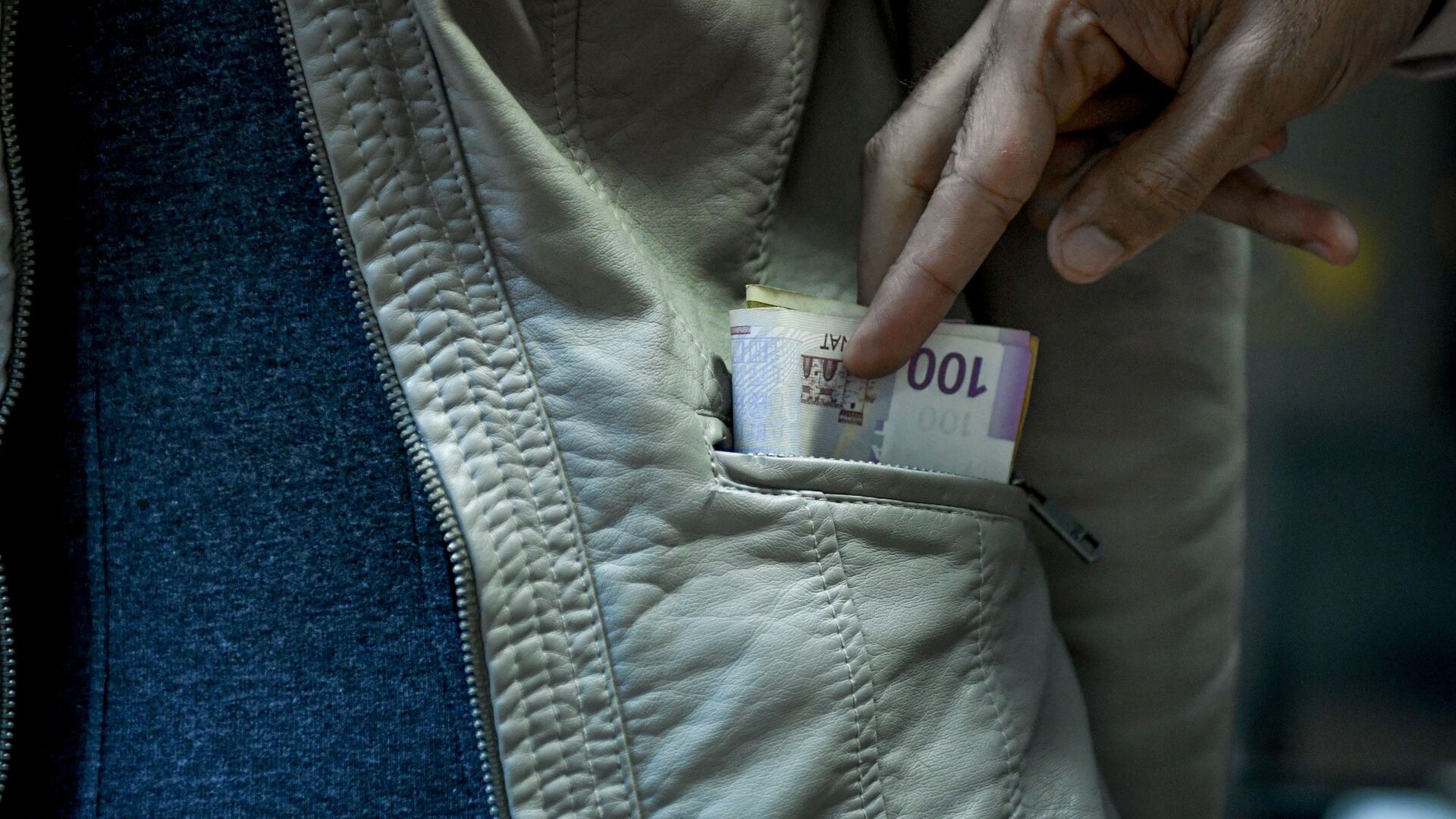 Paytaxtda avtobusda cibgirlik edən şəxs saxlanıldı