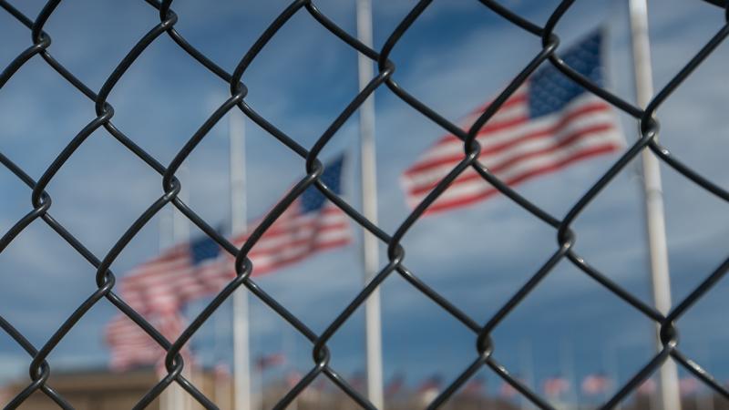 ABŞ aliment ödəməyən təxminən 2700 nəfərin pasportunu ləğv edəcək