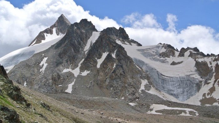 Elbrus dağında iki turist itkin düşdü