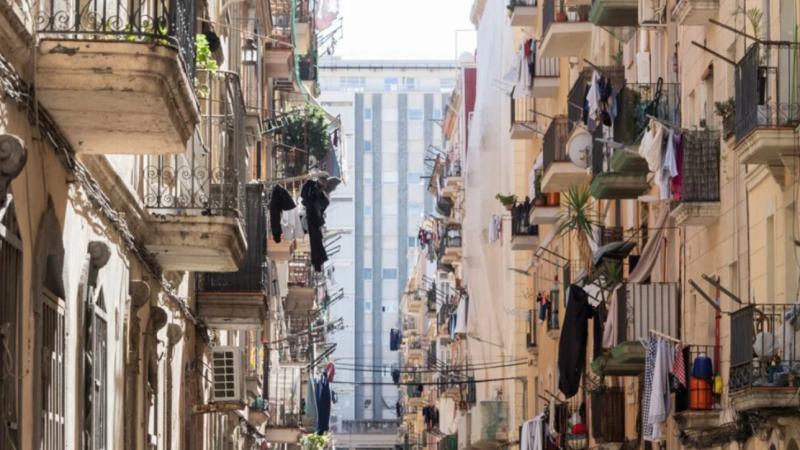 İspaniyada paltarların balkonlara asılması qadağan edilib