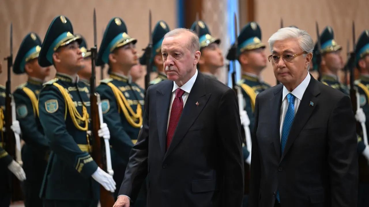 Ərdoğan Qazaxıstanda dövlət nişanı ilə təltif olundu