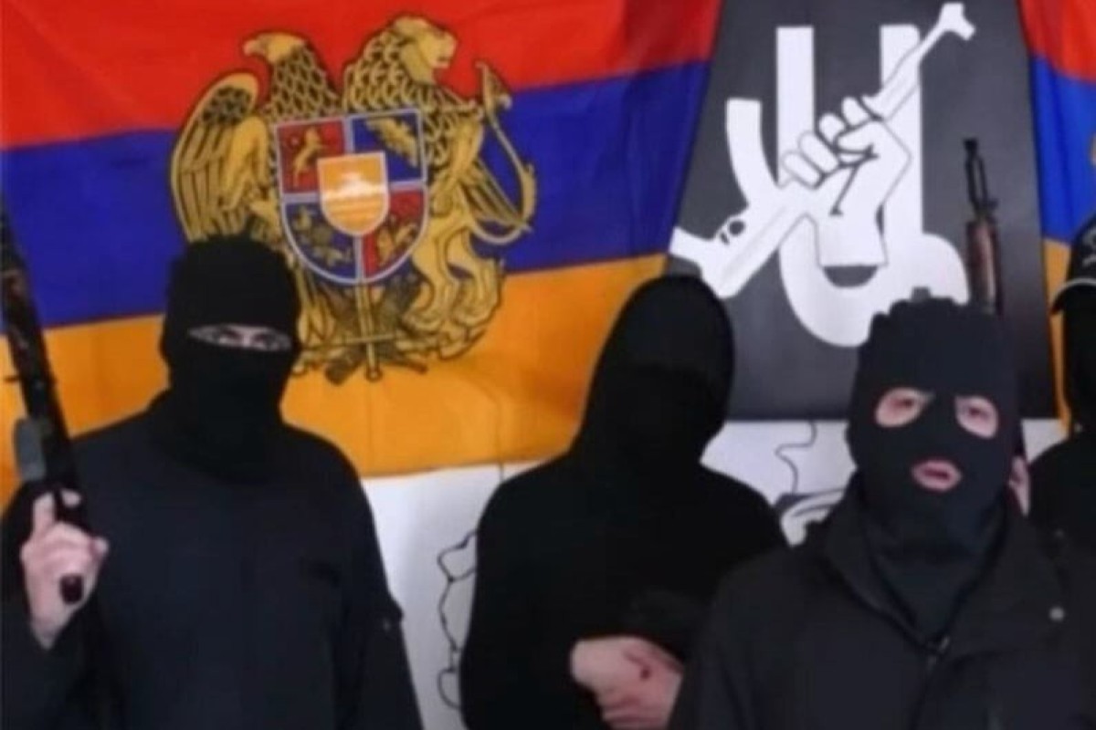 Əli avtomatlı maskalı şəxslər Paşinyanı ölümlə hədələyib, cinayət işi açılıb