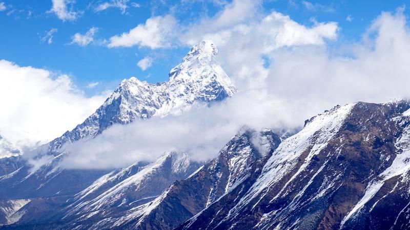 Everestə bir gündə 274 alpinist çıxaraq yeni rekorda imza atıb