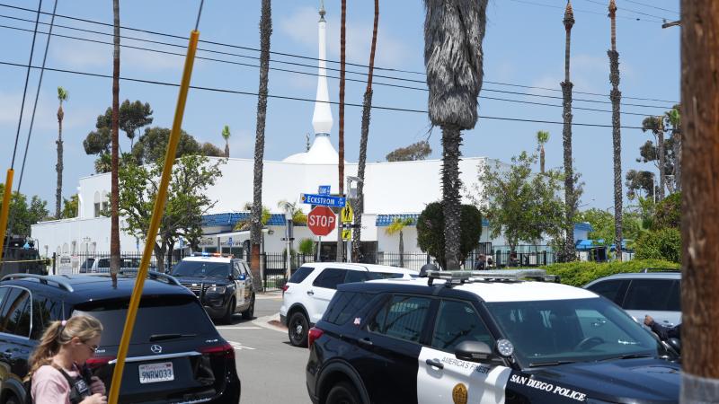 San Dieqo İslam Mərkəzinə hücumun qurbanları üçün dəfn mərasimi keçirilib