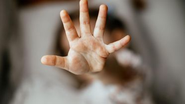 18 yaşlı müəllim 7 yaşlı qıza qarşı cinsi istismarda ittiham olunur