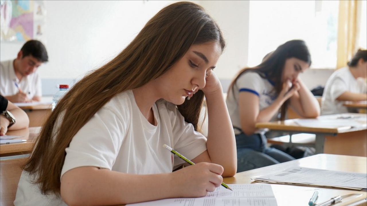 Bu gün 56 mindən çox abituriyent imtahan VERƏCƏK