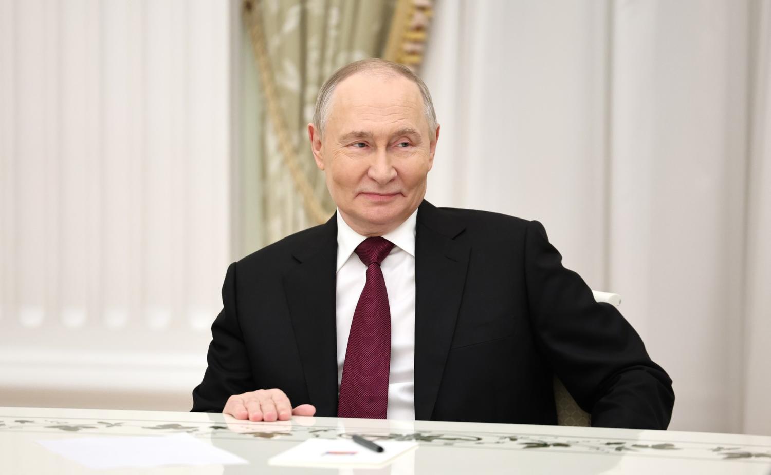 Putin müharibədə iştirak edən əsgərlərin borclarını silir