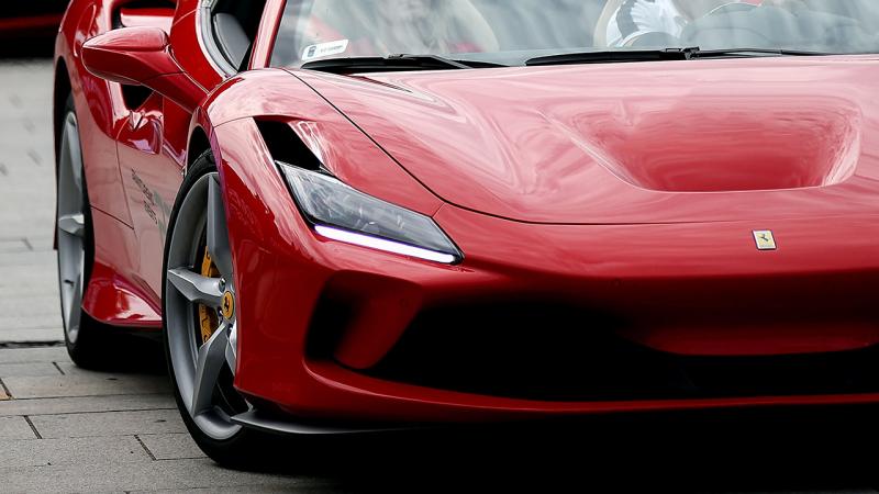 Ferrari elektrik avtomobili şokuna məruz qaldı: Yeni model şirkətin birjasını silkələyir