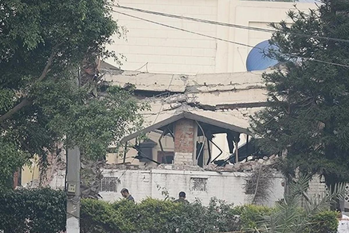 Pakistanda çiy kərpicdən tikilmiş ev uçub: 6 uşaq ölüb