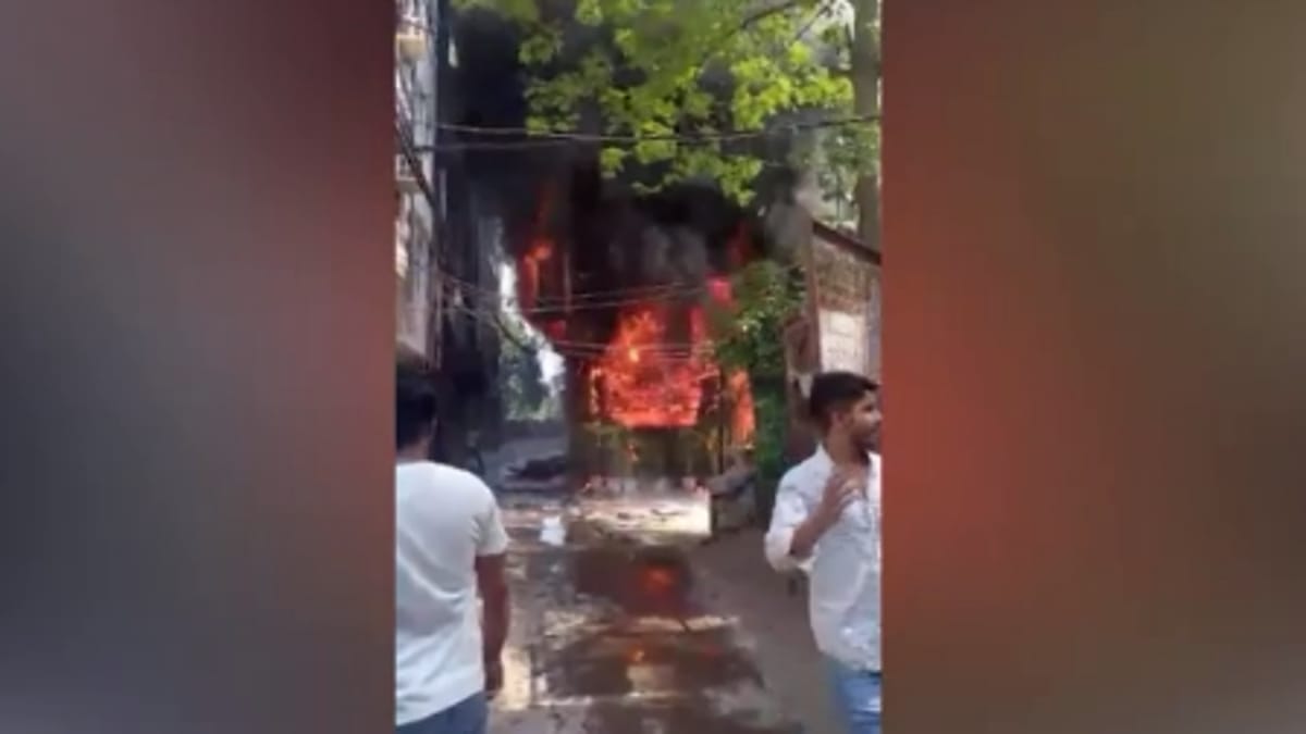 Hindistanda otel yanğını: Ən azı 21 nəfər ölüb