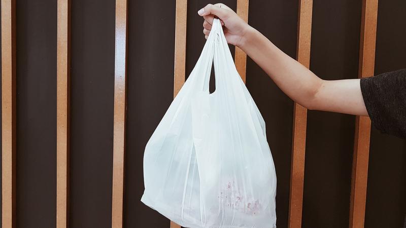 İran müharibəsi Yaponiyada plastik torba böhranına səbəb olub