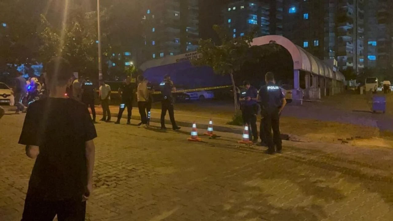 Dava edən oğlunu ayrmağa çalışan ana öldü - FOTO