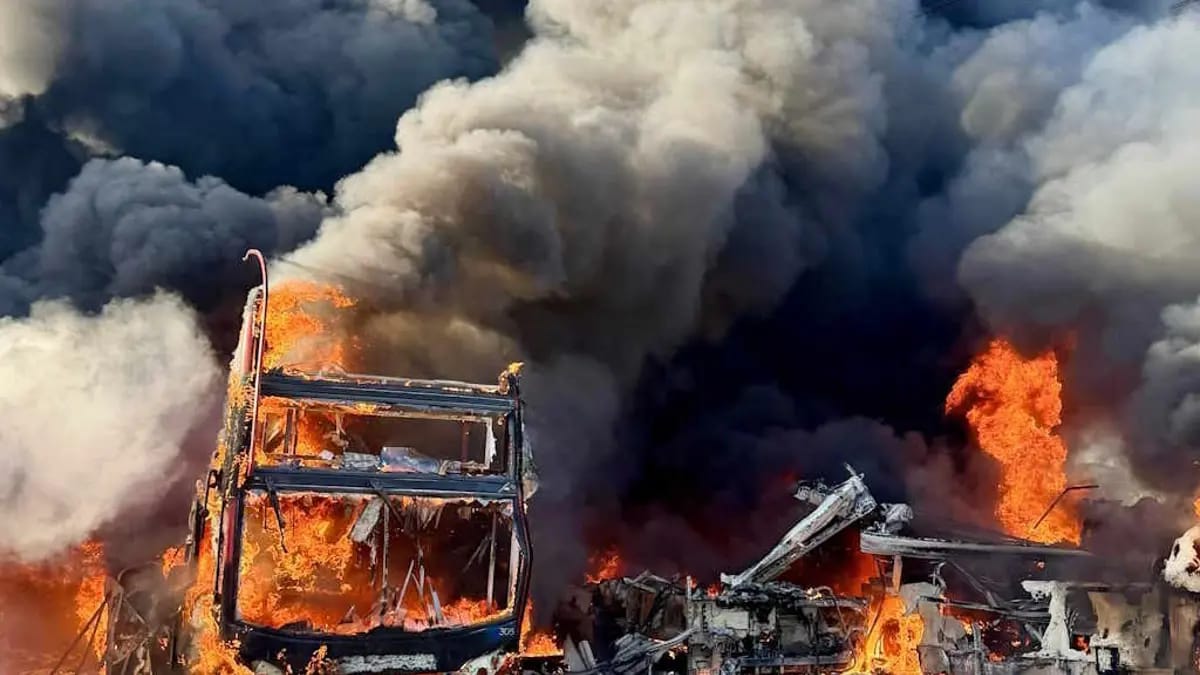 İngiltərədə 36 ikimərtəbəli avtobus yanıb
