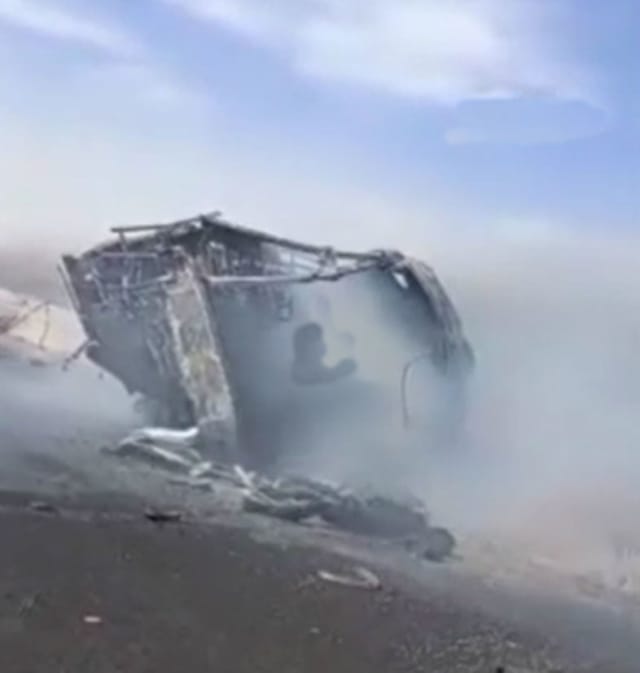 İraqda Kərbəladan qayıdan zəvvarları daşıyan avtobus yandı: 25 ölü