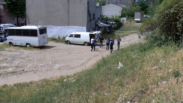 Oyun oynayan uşaqlar park edilmiş avtomobildən meyit tapdı