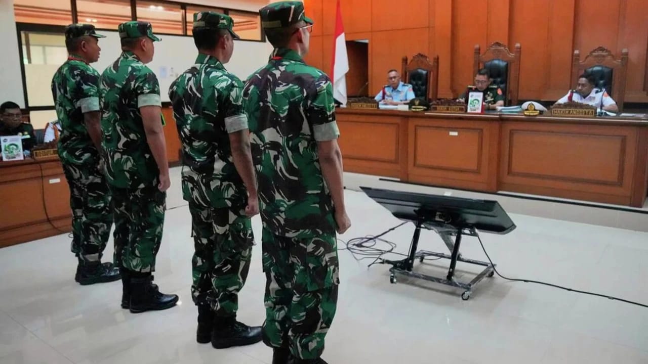 İndoneziyada aksiya iştirakçısına turşu ilə hücum edən 4 əsgər həbs edilib