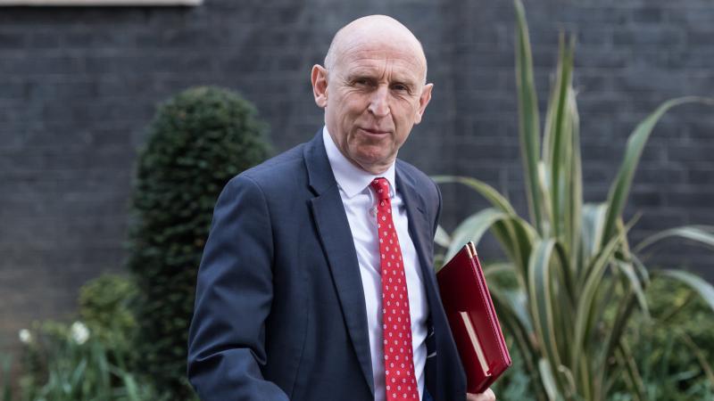 Böyük Britaniyanın müdafiə naziri Healey istefa verib