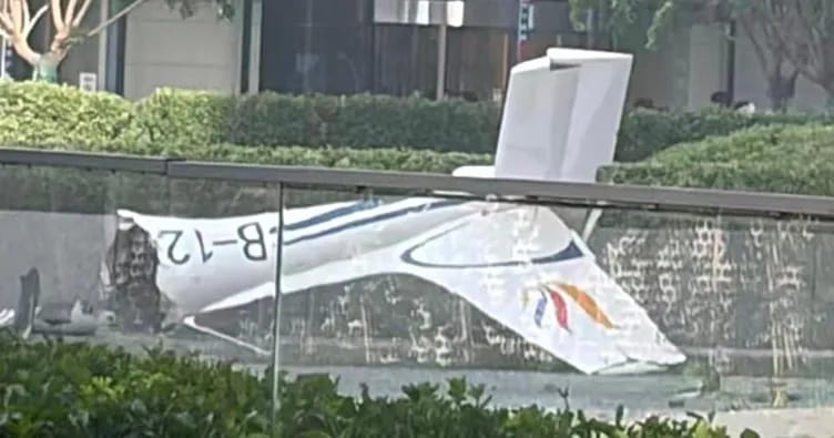 Təyyarə Pekinin ən hündür göydələninə çırpıldı: Pilot öldü