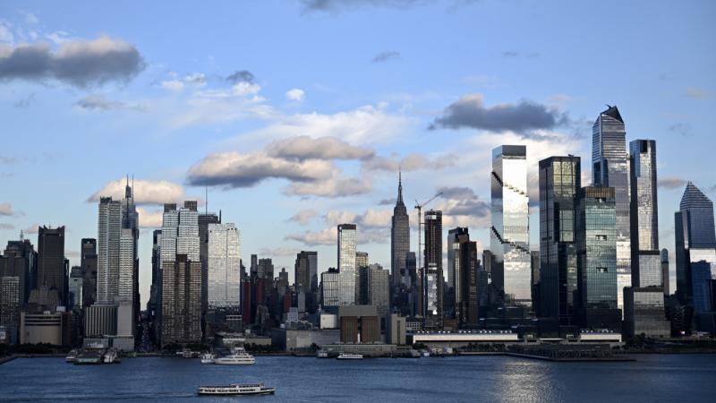 Empire State binasının zirvəsində evlilik təklifi edən cütlük saxlanılıb