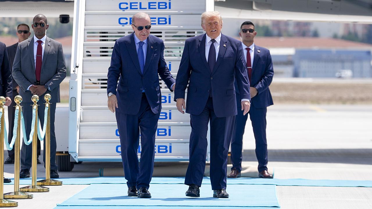Trampı Ankarada Ərdoğan qarşıladı