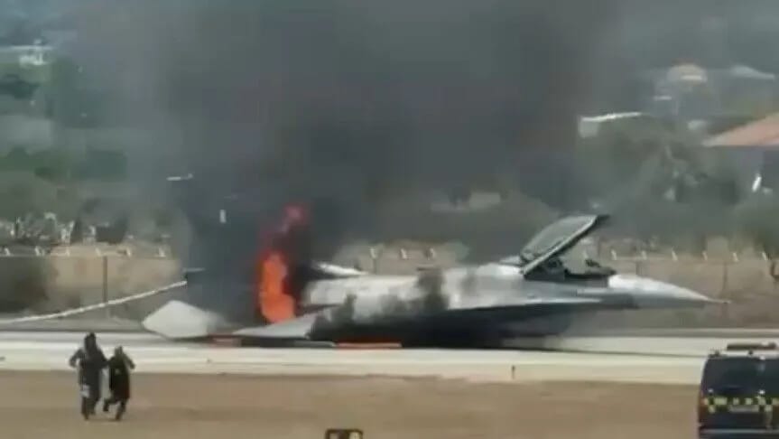 Yunanıstanda F-16 təyyarəsi yandı