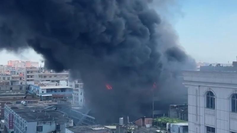 Çində ayaqqabı fabrikində baş verən yanğında 28 nəfər həlak olub