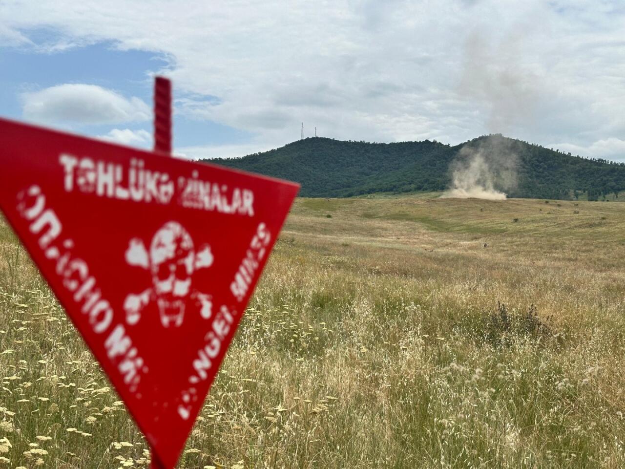 Kəlbəcərdə iki mina partladı