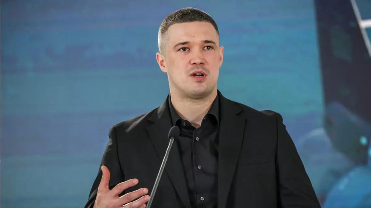 Zelenski populyar naziri vəzifədən azad edib