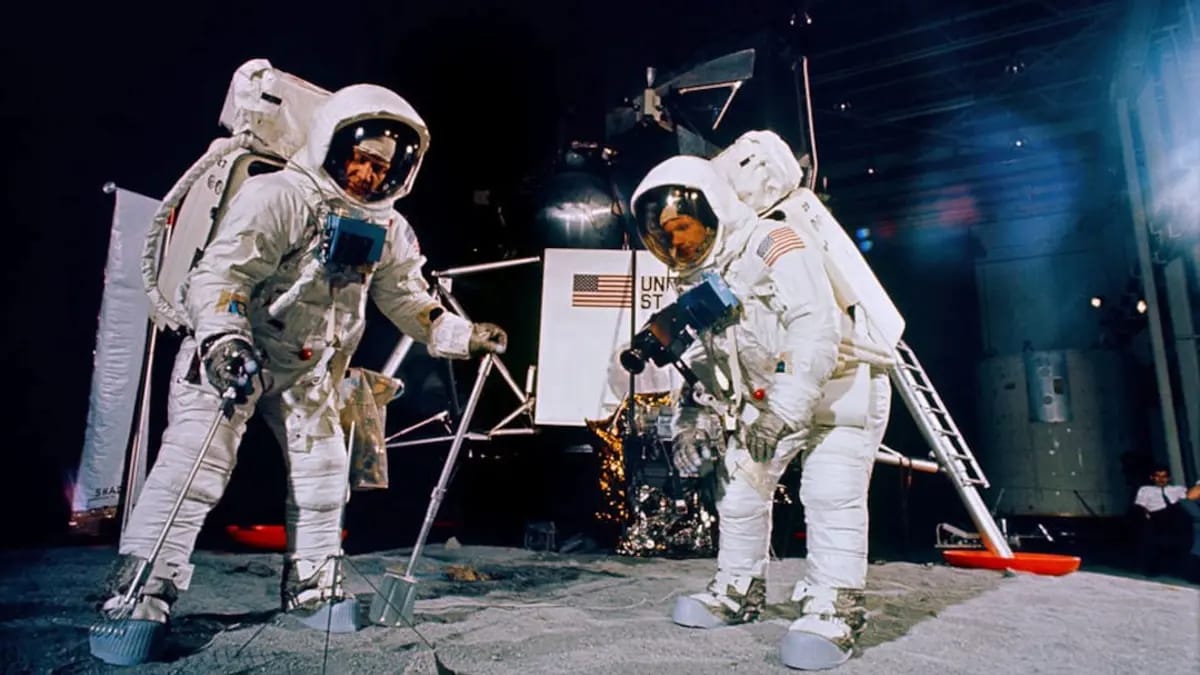 Astronavtları Ayda xilas edən qələm rekord qiymətə satıldı