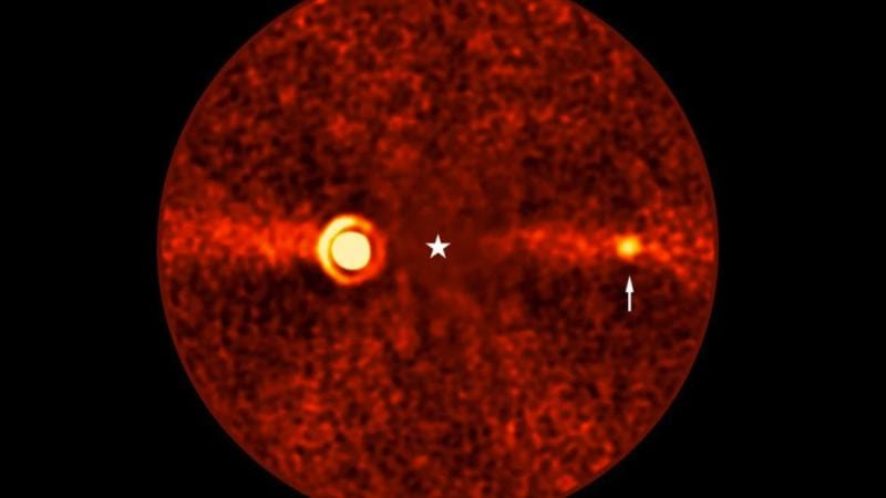 Astronomlar təsadüfən ən zəif işıqlı planeti görüntüləyiblər