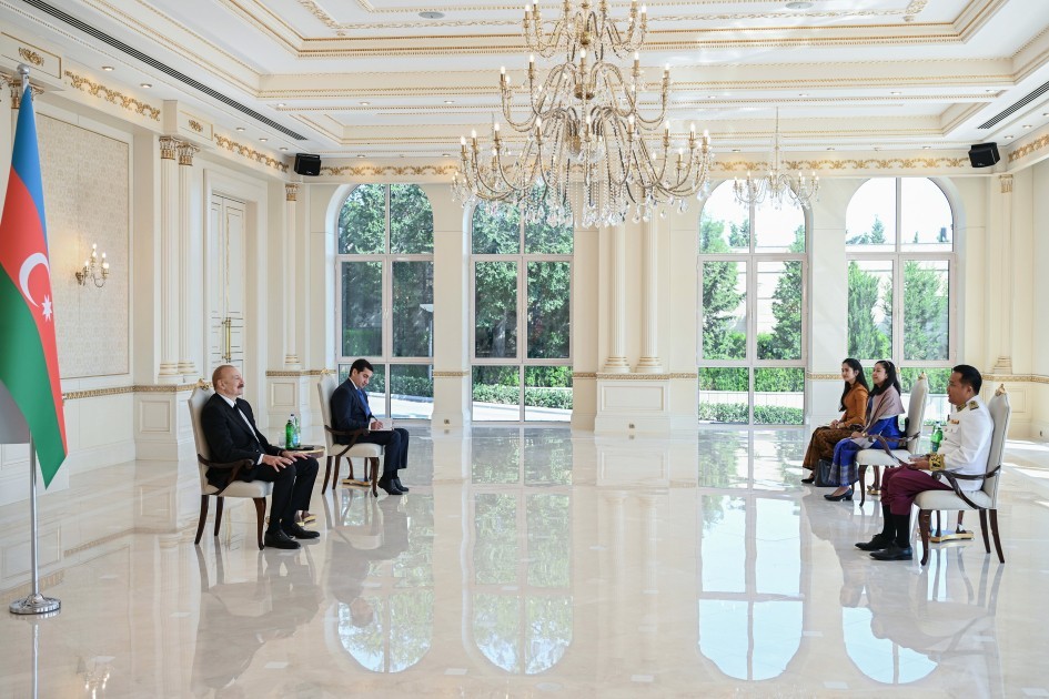 Prezident Kambocanın yeni təyin olunmuş səfirinin etimadnaməsini qəbul etdi