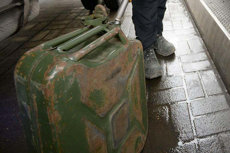 Rusiyada qarajlarda benzin saxlayanlara 15 min cərimə