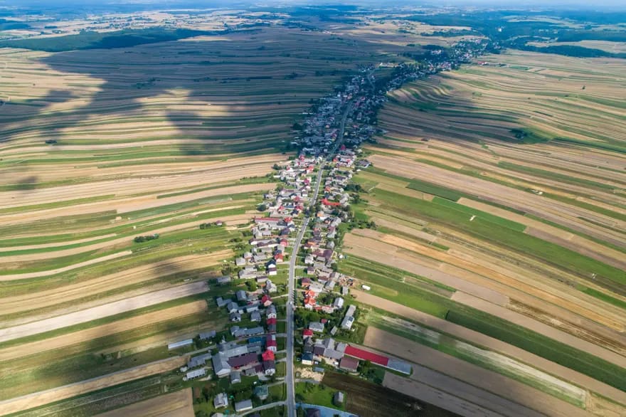6000 nəfər 9 kilometr uzunluğundakı tək bir küçədə yaşayır
