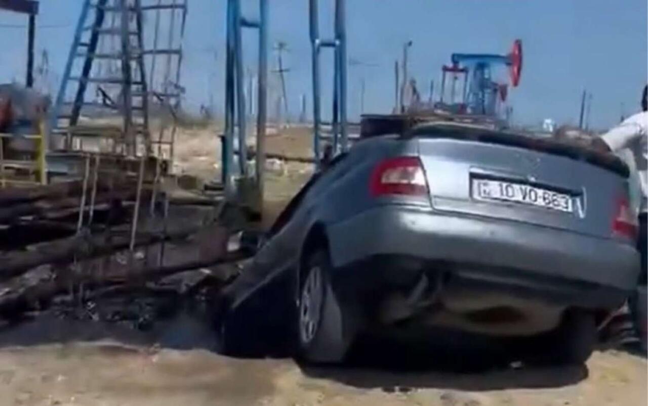 Bakıda “Audi” neft quyusuna düşdü - (Video)