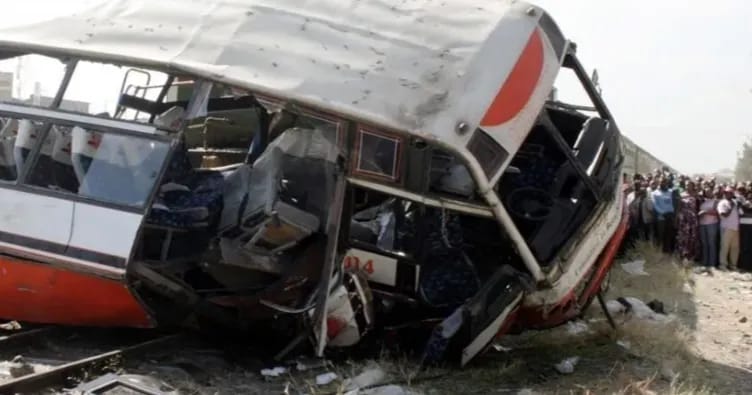 Uqandada mikroavtobusla yük maşını toqquşub: 14 ölü, 4 yaralı