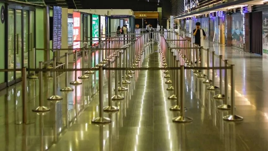 Yaponiyanın Okinava prefekturasındakı Naha Hava Limanı bağlanıb