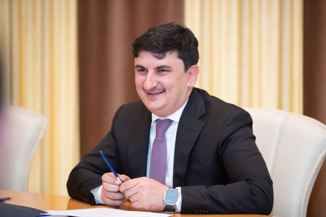 Agentlik Neftçalada jurnalistdən hər biri 72 min manata 20 ədəd ev alır