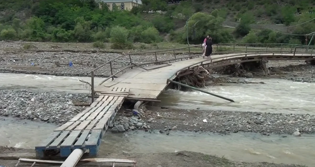 Tovuzda sel körpünü dağıtdı