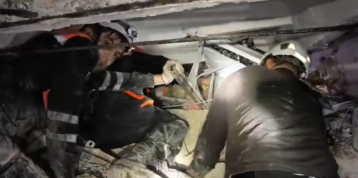 Hövsanda mağazanın tavanı uçdu - Qadın yaralandı