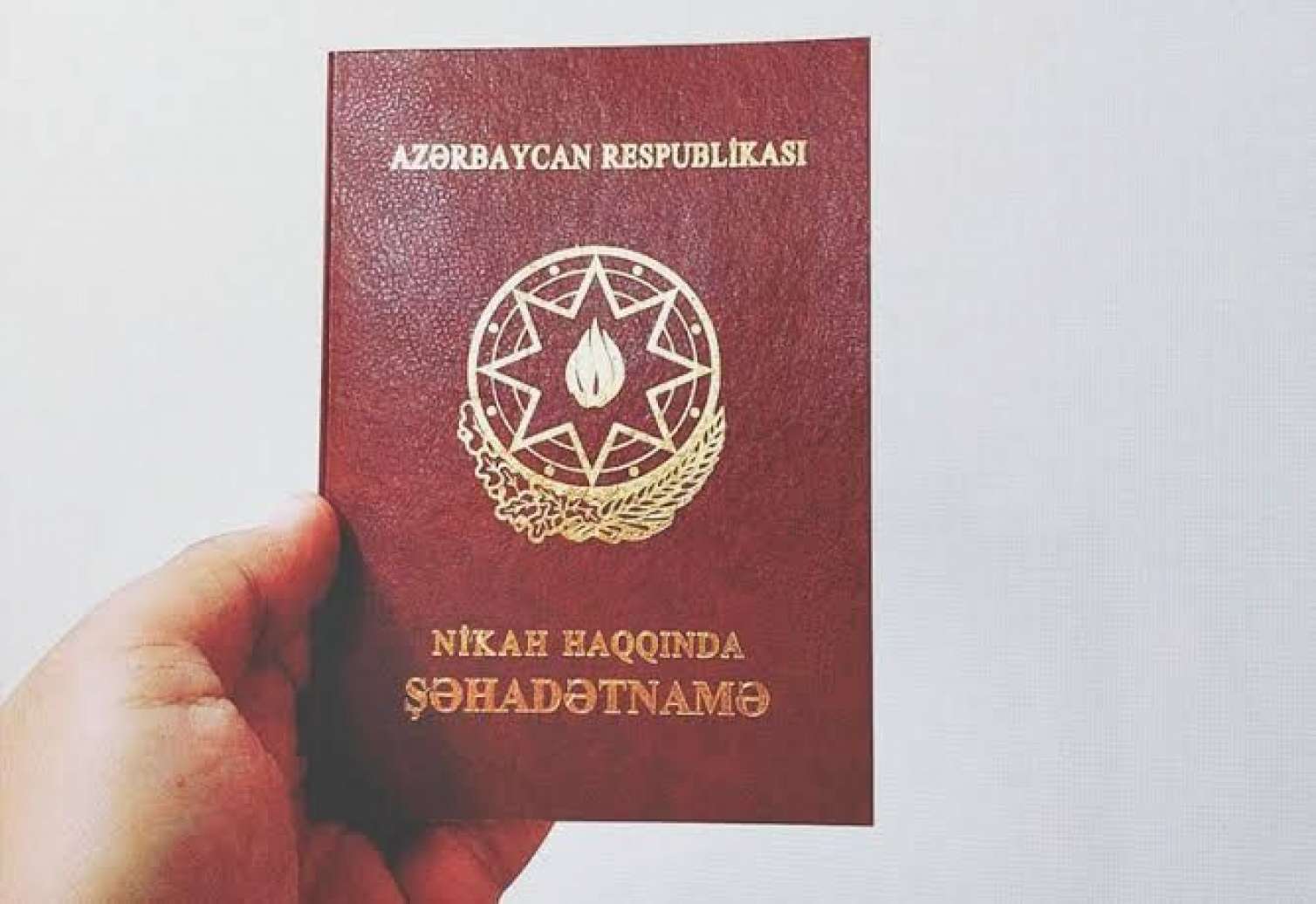 Azərbaycanda həyat yoldaşının soyadını götürən kişilərin sayı