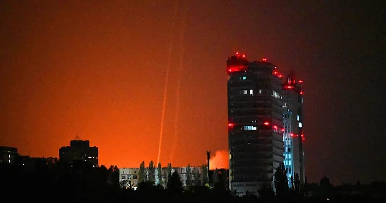 Rusiya gecə saatlarında Ukraynaya zərbələr endirdi: 12 nəfər həlak olub