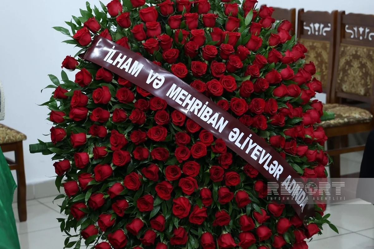 İlham Əliyev və Mehriban Əliyeva Xalq artisti Tofiq Bakıxanovun vida mərasiminə əklil göndərib