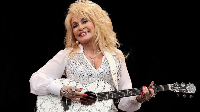 Kantri musiqisinin əfsanəvi ifaçısı Dolli Parton 80 yaşında vəfat edib