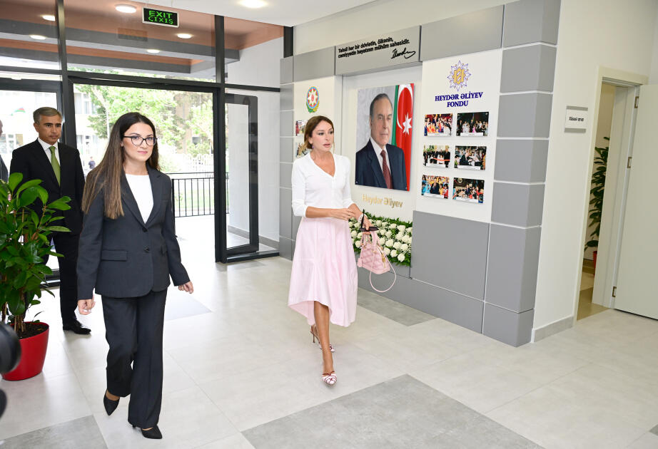 Birinci vitse-prezident Mehriban Əliyeva, qızları Leyla Əliyeva və Arzu Əliyeva Bakıda 352 saylı körpələr evi-uşaq bağçasının açılışında iştirak ediblər - (Foto)